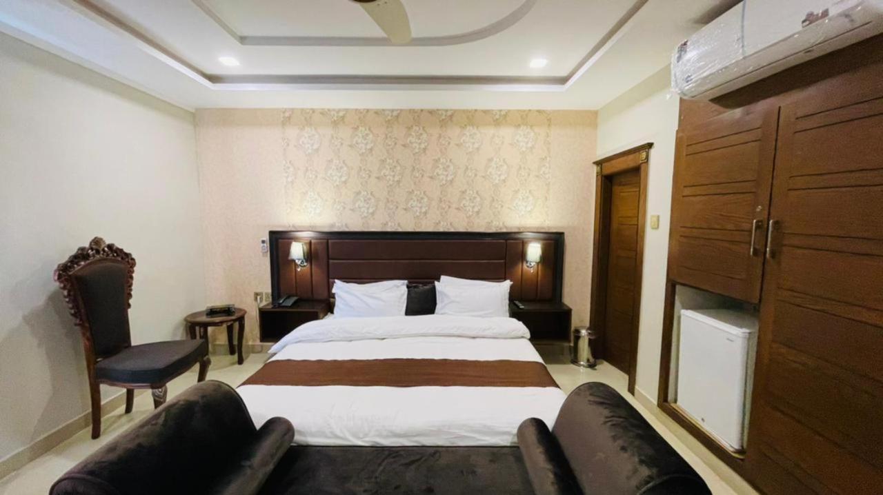 Golden Sand Hotel Rahim Yar Khan Esterno foto