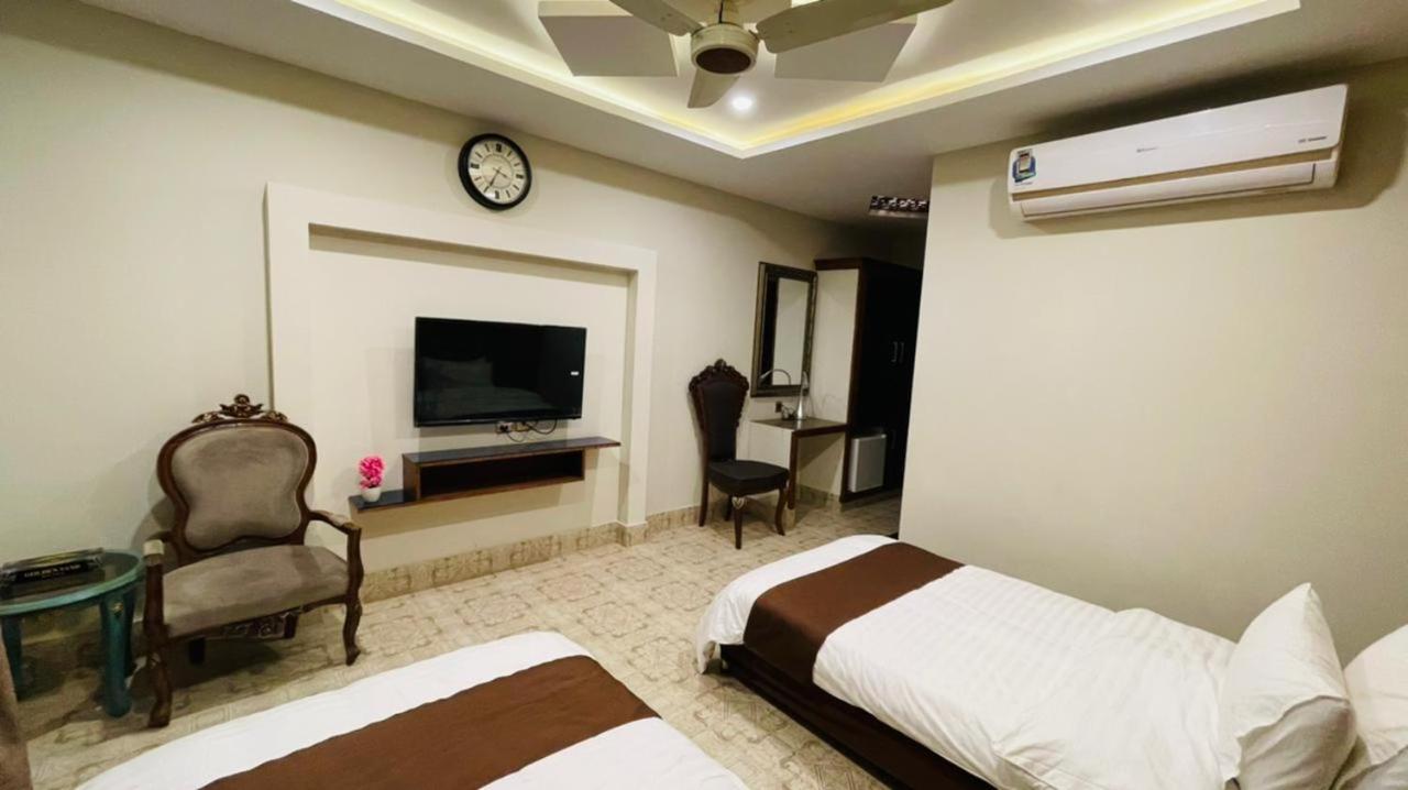 Golden Sand Hotel Rahim Yar Khan Esterno foto