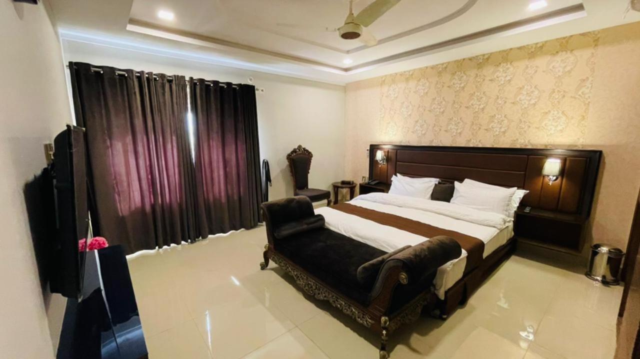 Golden Sand Hotel Rahim Yar Khan Esterno foto